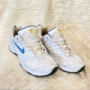 Nike Women’s T-Lite Tennis leather shoes sz 9.5